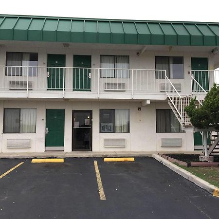 Q Lodging Extended Stay San Antonio Exterior photo